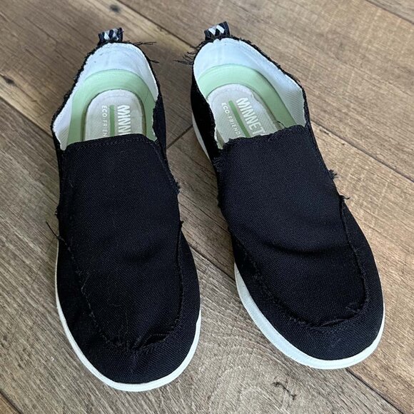 Minnetonka Expanse Black Raw-Edge Canvas Slip-Ons, 8.5 M - Picture 1 of 5